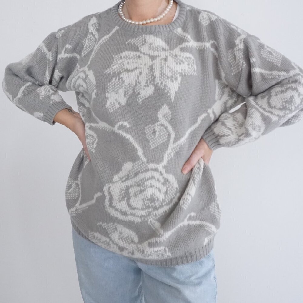 Vintage Grey and White Knit w Large White Floral Crewneck Sweater L